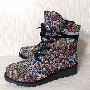 Bearpaw Krista Floral Tapestry Water Repellent Boots Wedge Heel Women’s Size‎ 10